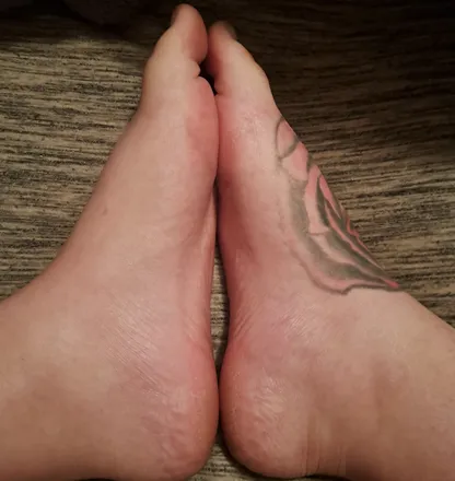 OnlyFans cuenta thatfootgrrl header 2
