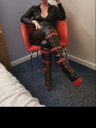 OnlyFans account  amateurhotwifeuk avatar 1