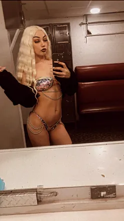 OnlyFans cuenta envyysnow header 2