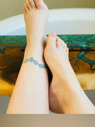 OnlyFans cuenta flowerfeet18 header 2