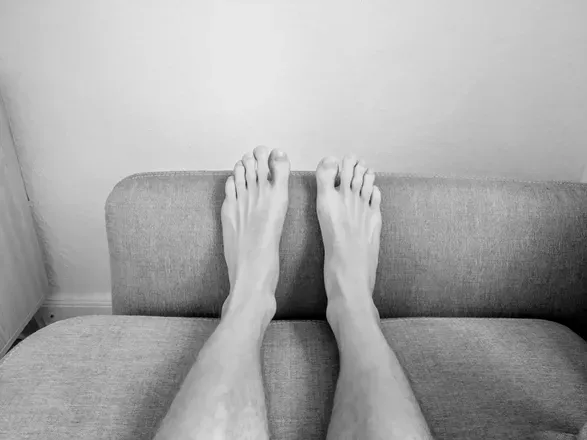 OnlyFans cuenta bright_young_feet header 2