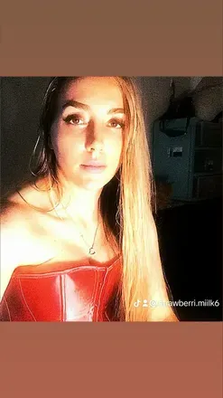 OnlyFans cuenta strawberriimilkk avatar 1