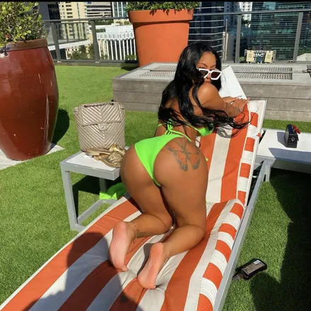 OnlyFans cuenta alexisskyyofficial header 2