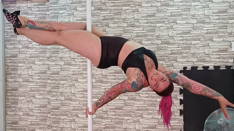 OnlyFans cuenta carolcassh header 2