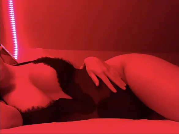 OnlyFans cuenta rosesarered33 header 2