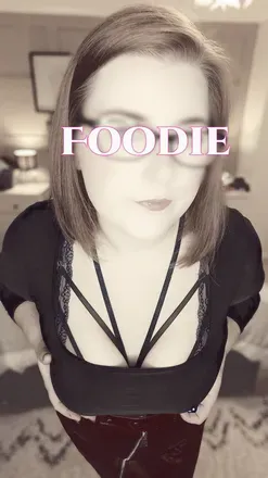 OnlyFans cuenta foodieboobs69 avatar 1