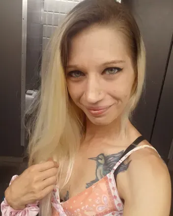 OnlyFans cuenta petitetattedblonde avatar 1