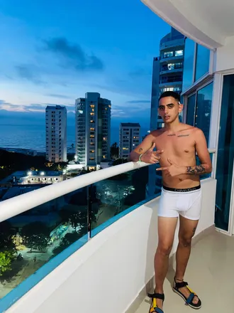 OnlyFans cuenta mauradsonsky header 2