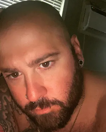 OnlyFans cuenta louieloveless header 2