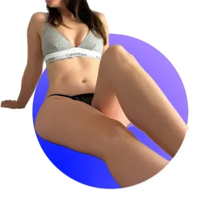 OnlyFans cuenta petitecanadianmom avatar 1