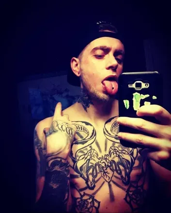 OnlyFans account  hollowoneofficial avatar 1