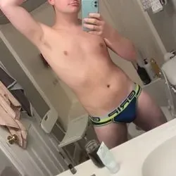 OnlyFans cuenta averagegayxxx avatar 1