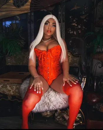 OnlyFans cuenta bellabussin header 2