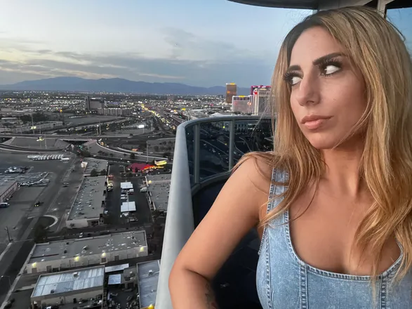 OnlyFans cuenta vegaspersiangirl header 2