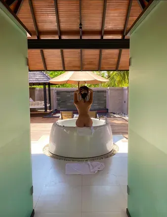 OnlyFans account  italianmamixoxo header 2