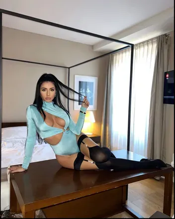 OnlyFans cuenta laralazia header 2