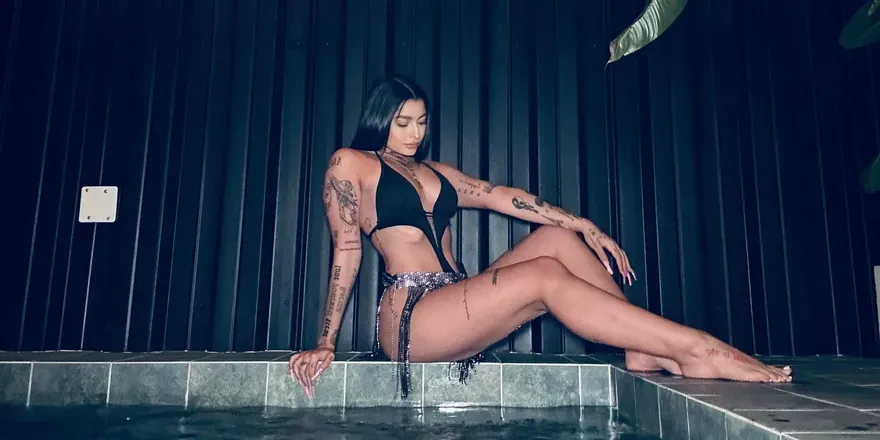 OnlyFans cuenta luxemuseee header 2