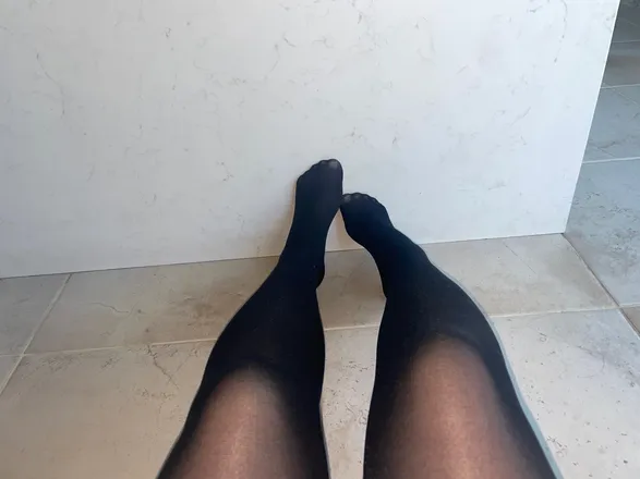 OnlyFans cuenta laurynslittlefeet header 2