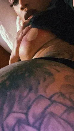 OnlyFans of royaloneee