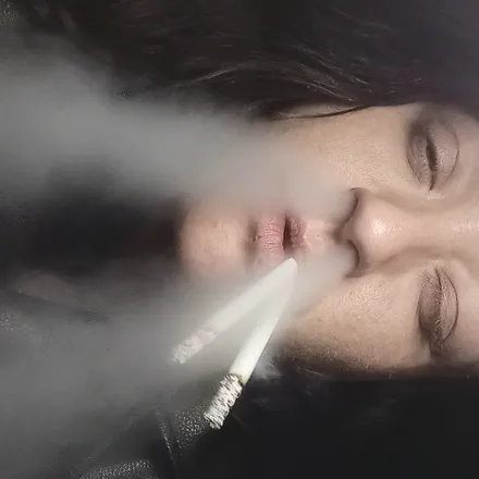OnlyFans cuenta extremesmokingqueen header 2