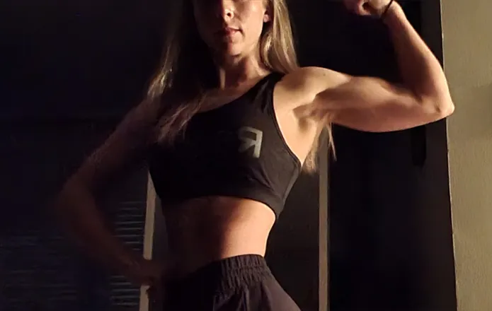 OnlyFans cuenta peachmckenzie header 2