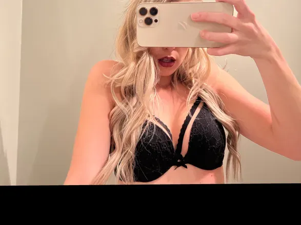 OnlyFans account  yourreallifebarbie header 2
