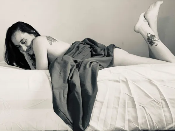 OnlyFans cuenta kristine19 header 2