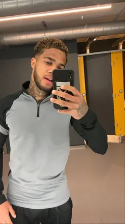 OnlyFans cuenta aaronthompson.11 header 2
