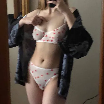 OnlyFans cuenta makiko_tano header 2