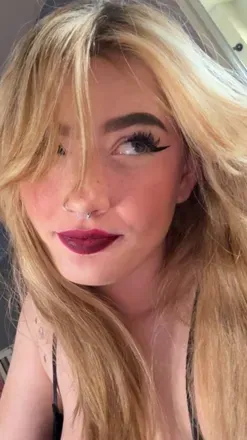 OnlyFans cuenta foxyroxy2005 avatar 1