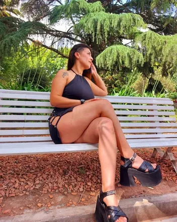 OnlyFans cuenta chinilovee header 2