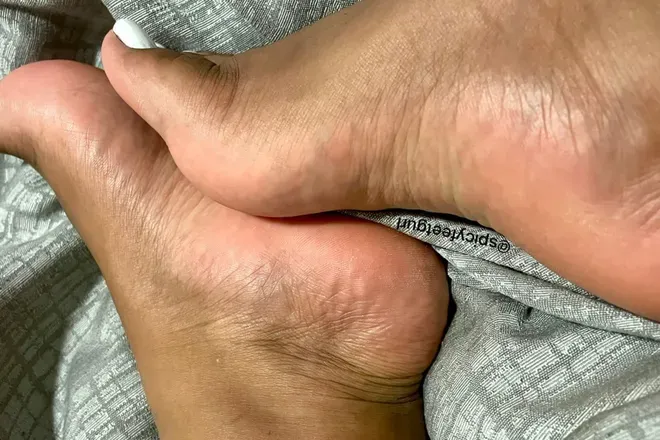 OnlyFans cuenta spicyfeetgurl header 2