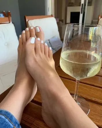 OnlyFans de girlfeetrlfeet2020