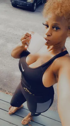 OnlyFans cuenta nelliemae header 2