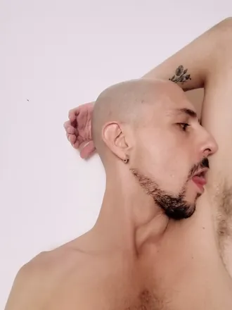 OnlyFans cuenta thomas21cmversa header 2