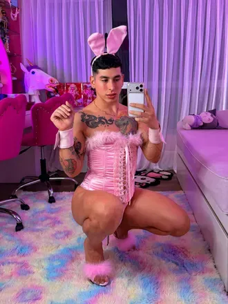 OnlyFans account  emivelax avatar 1