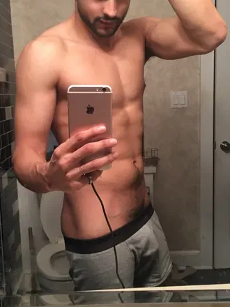 OnlyFans account  tothelefttotheleft avatar 1