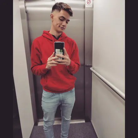 OnlyFans account  andrees18 avatar 1