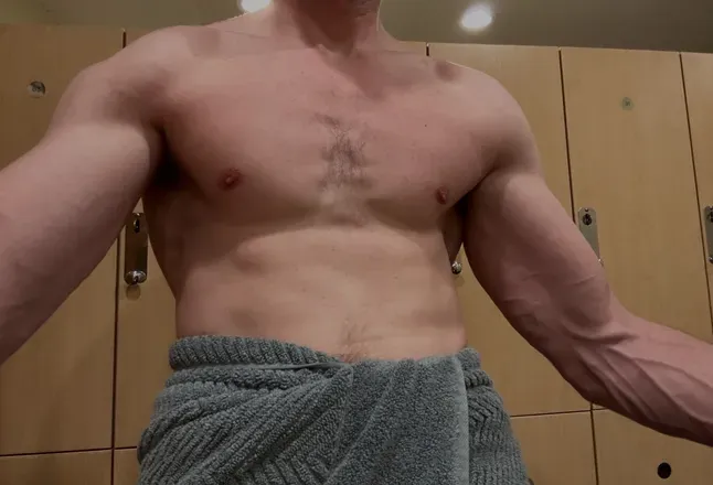OnlyFans cuenta naturally_hung header 2
