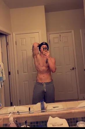 OnlyFans cuenta pineappleaaron header 2