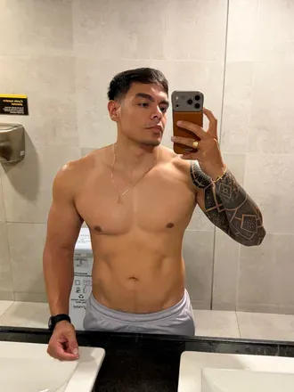 OnlyFans account  yolbermartinez avatar 1