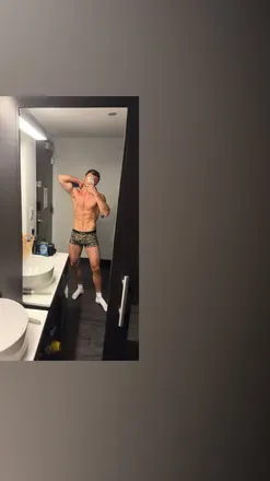 OnlyFans cuenta connorcummingz header 2