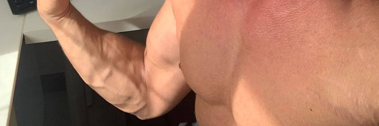 OnlyFans cuenta golden.musclepup header 2