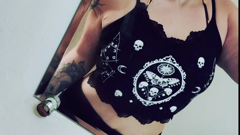 OnlyFans cuenta deadbutpretty_420 header 2