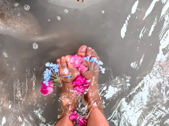 OnlyFans account  toezies_attract header 2