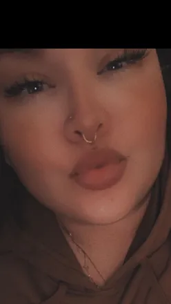 OnlyFans cuenta mommakitti012 header 2