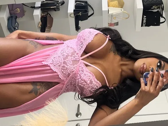 OnlyFans account  thegirluwanttofxck header 2