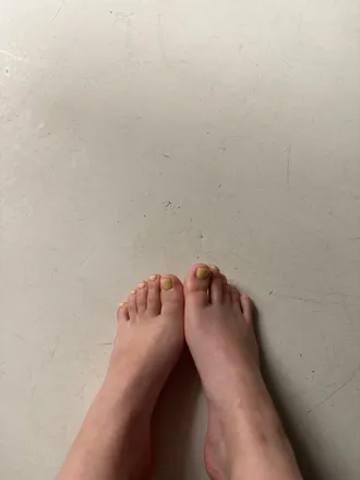 OnlyFans account  barefoot.moments header 2