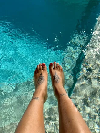 OnlyFans cuenta hippiefeet34 header 2