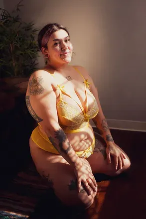 OnlyFans account  lilcrybbyx avatar 1